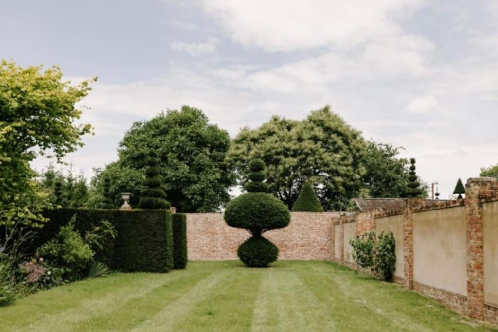 Cressy Hall - Historic Grade II Listed Manor, Gorgeous Topiary Garden Gosberton Exteriör bild