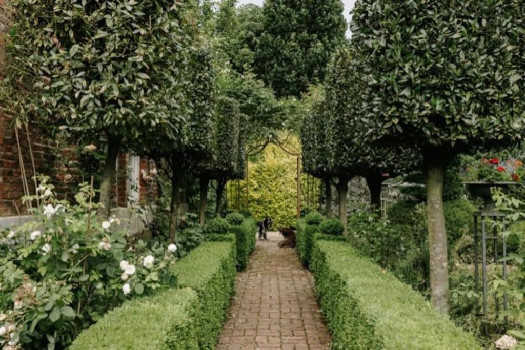 Cressy Hall - Historic Grade II Listed Manor, Gorgeous Topiary Garden Gosberton Exteriör bild